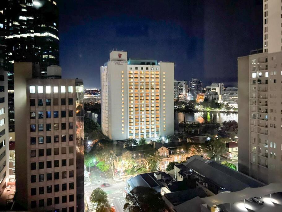 Amazing 2 Bedroom In Cbd! Brisbane Exteriér fotografie